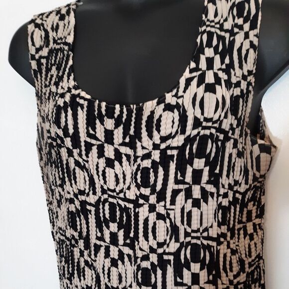Nicola cream/black crinkle tank top - Picture 5 of 5